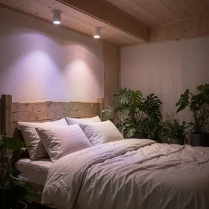 Lite Bulb Moments smart GU10 LED-lampa visad som sovrumsspotlights med RGB-lila och varmvitt ljus