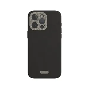 Moshi Napa-skal i midnattssvart för iPhone 15 Pro Max med strukturerad baksida och silverfärgad kameraram