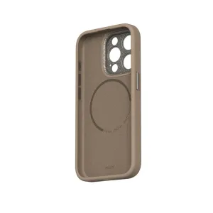 Moshi Napa Woodsmoke Brown iPhone 15 Pro-skal med upphöjda kanter, kamerautskärning och texturerat veganskt läder.