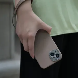Moshi Napa veganskt läderfodral för iPhone 15 Pro i äggtoddyvitt, med upphöjd kamerautskärning och fäste för handledsrem