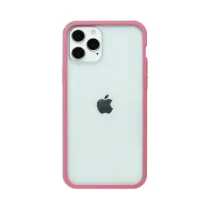 Pela Clear-skal för iPhone 12/12 Pro med rosa kant och transparent baksida på en telefon