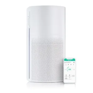 Sensibo Pure vit luftrenare med HEPA- och kolfilter, visad bredvid Sensibo-appen på en smarttelefon.