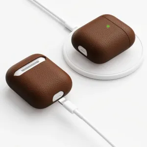 KeyBudz PodSkinz handgjort läderfodral för AirPods 3 i naturbrunt, visas med trådlös laddning.