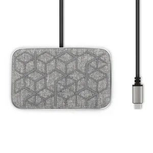 Moshi Symbus Q USB-C-hubb med Qi-laddning, ovansida i grått tyg och ansluten USB-C-kabel mot vit bakgrund