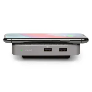 Moshi Symbus Q USB-C-hubb med Qi-laddning, visad med en smartphone ovanpå och USB-A-portar