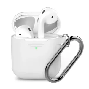 KeyBudz PodSkinz nyckelringsfodral för AirPods, visat öppet med hörlurar och fäst karbinhake