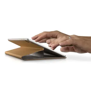 Twelve South SurfacePad iPad-fodral i läder i stativläge för handsfree-visning