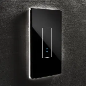 Iotty svart smart strömbrytare med blank touchpanel och blå indikator för Wi-Fi-styrning av belysning