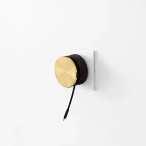 Usbepower AERO Mini Luxury Edition väggladdare med två USB-portar och guldfinish