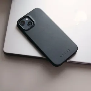 Mujjo Full Leather Case med MagSafe för iPhone 14, svart texturerat skal med upphöjd kamerautskärning