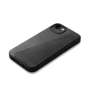 Mujjo plånboksfodral helt i läder för iPhone 15 Plus och 14 Plus i svart, med kortfack och präglad logotyp