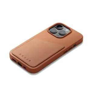 Mujjo läderplånboksfodral för iPhone 14 Pro i tan, med kortfack, upphöjda kanter och kamerautskärning