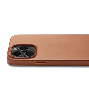 Mujjo läderfodral för iPhone 14 Pro Max i ljusbrunt, med upphöjd kamerakant, rundade kanter och knappskydd