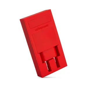 Usbepower Rock dubbel USB-A-laddare i rött, rektangulär väggladdare med präglad logotyp på vit bakgrund