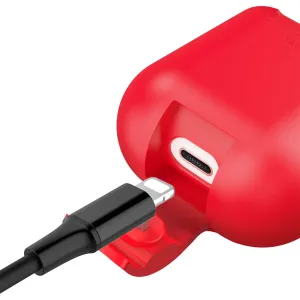 Rött AirPods-fodral i silikon från Baseus med laddningskabel isatt för skydd mot repor