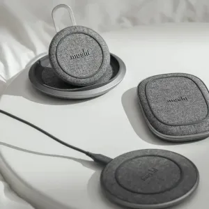 Moshi Lounge Q trådlöst laddningsställ med tygklädda laddningsytor och fast kabel