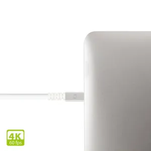 Moshi Mini DisplayPort till DisplayPort-kabel ansluten till en silverfärgad bärbar dator, med 4K 60 fps-märke