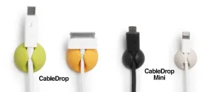Bluelounge CableDrop Mini kabelorganiseringsklämmor som håller laddningskablar upprätt i fyra färger på en vit bakgrund
