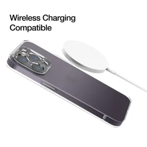 Slankt lila iPhone-skal från Just Mobile med transparenta kanter och upphöjt kameraskydd, kompatibelt med trådlös laddning.