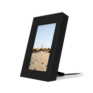 Twelve South PowerPic svart trådlös Qi-laddare i fotoram med strandfoto och ansluten kabel