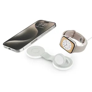 Twelve South ButterFly SE vikbar 2-i-1 Qi2-laddare bredvid en iPhone och Apple Watch på vitt