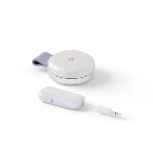 Twelve South AirFly portabel ljudadapter med runt fodral, kontrollenhet och ansluten kabel i vitt och lavendel.