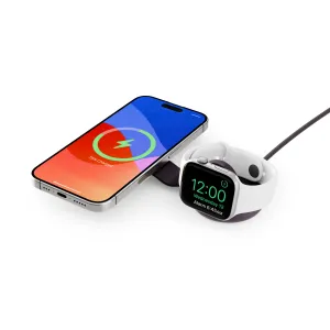 Twelve South butterFly SE vikbar magnetisk laddare med iPhone och Apple Watch på en vit studiobakgrund