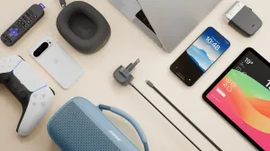 Twelve South PowerCord 3 m integrerad USB-C-laddare med flätad svart kabel visas bland enheter