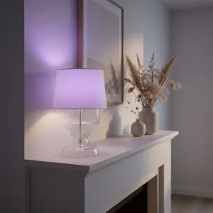 Lite Bulb Moments E14 smartlampa i en bordslampa som ger ett mjukt lila stämningsljus