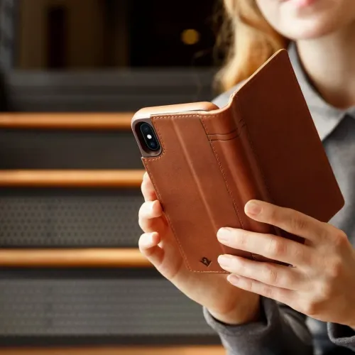 Twelve South Journal brunt foliofodral i läder för iPhone XR med vikbart lock med sömmar