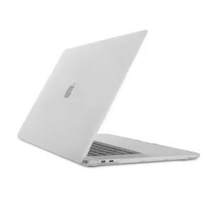 Funda transparente Moshi iGlaze para MacBook Pro de 16 pulgadas, colocada en un portátil plateado con carcasa rígida protectora