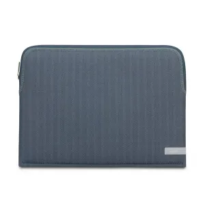 Funda para portátil Moshi Pluma de 14 pulgadas en azul vaquero, funda texturizada con cremallera para MacBook Pro.
