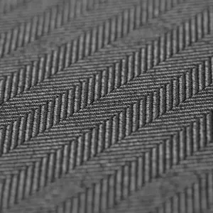 Housse pour ordinateur portable Moshi Pluma de 14 pouces en tissu tissé à chevrons gris, montrant l’extérieur texturé de la housse