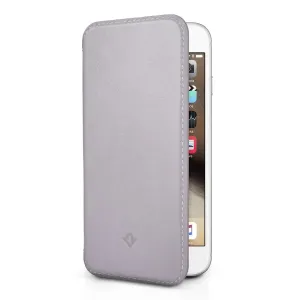 Étui folio en cuir Twelve South SurfacePad pour iPhone 6/6s Plus, présenté partiellement ouvert avec l’iPhone à l’intérieur