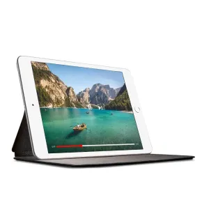 Étui en cuir Twelve South SurfacePad pour iPad mini 5, plié pour former un support mains libres en mode paysage