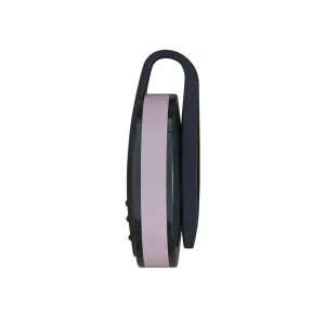 Alarma personal portátil Orbit Protect con cuerpo redondo negro, banda lavanda y soporte con lazo