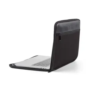 Philbert funda con capucha de privacidad para portátil en negro, con un portátil parcialmente introducido, mostrada abierta sobre fondo blanco