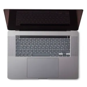 Protection de clavier en silicone Baseus Philbert sur le clavier d’un MacBook Pro, présentée sur un ordinateur portable argenté ouvert.