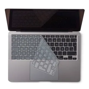 Funda de silicona Philbert para MacBook Air 2018, mostrada parcialmente sobre las teclas y la pantalla