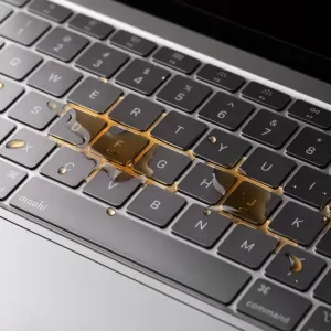 Protector de teclado transparente Moshi para MacBook Air de 13 pulgadas, que cubre las teclas para ayudar a protegerlas de derrames y suciedad