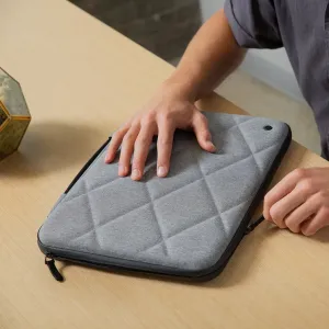 Twelve South SuitCase quiltat grått fodral för 13-tums MacBook Pro/Air med dragkedja och läderhandtag