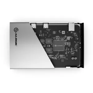 ALOGIC Thunderbolt 4 BLAZE hub compacto en plata y negro con placa de circuito expuesta sobre fondo blanco