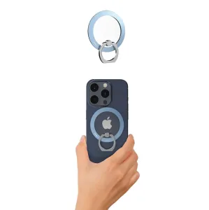 iRing Mag accesorio de agarre magnético sujeto a la parte trasera de un iPhone azul oscuro, mostrado en azul claro