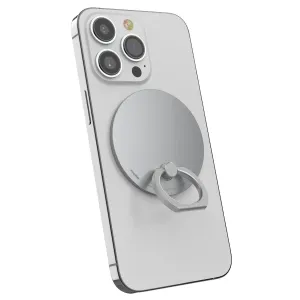 iRing Mag agarre y soporte magnéticos fijados a la parte trasera de un smartphone plateado con triple cámara