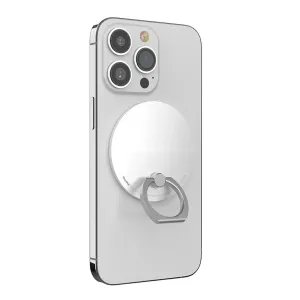 Agarre magnético iRing Mag con soporte de anillo giratorio en la parte trasera de un iPhone Plata, mostrado con tres cámaras traseras