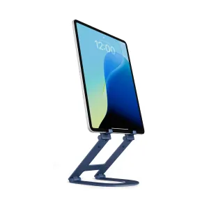 Twelve South Curve Mini hopfällbart surfplattestativ i Coastal Blue, med en iPad stående upprätt mot vit bakgrund