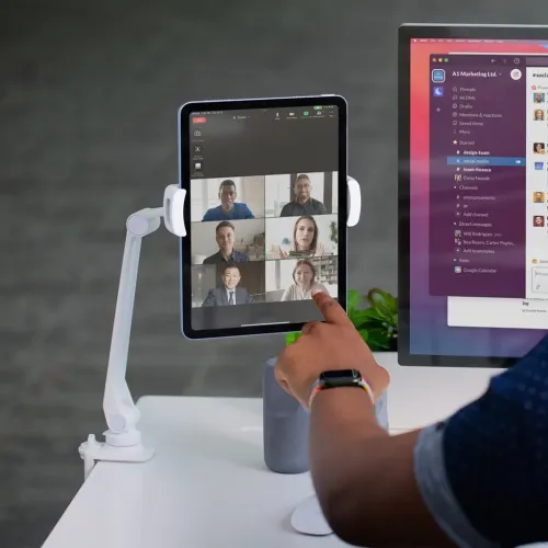 Twelve South HoverBar Duo Snap flexibler iPad-Ständer, der ein Tablet für freihändige Videoanrufe auf einem Schreibtisch hält