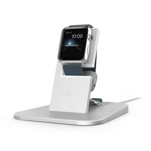 Twelve South HiRise Apple Watch-laddningsställ i silver med klocka dockad på en sängbordsinspirerad bas