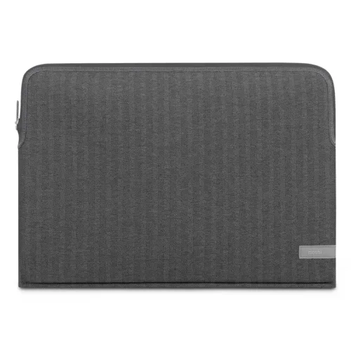 Funda para portátil Moshi Pluma de 13 pulgadas en gris espiga con cierre de cremallera y etiqueta Moshi